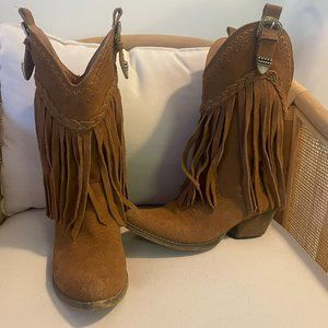 Very Volatile tan fringe cowboy boots 7.5